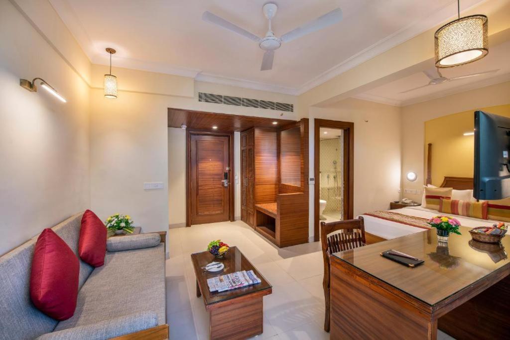 Sea Breeze Max Resort & Spa 马尔冈 外观 照片